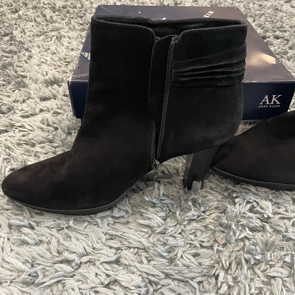 Anne Klein size 10 dude black ankle boots - Picture 1 of 5